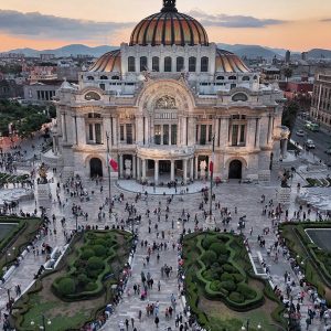 Blog Post. 15 Visitas a Museos Online en la CDMX. Imagen del Palacio de Bellas Artes en desde la cafetería en la torre SEARS en CDMX al artardecer