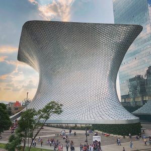 Museos online - Blog Post - 15 Visitas a Museos Online en la CDMX. Imagen del edificio del Museo Soumaya en Polanco, CDMX