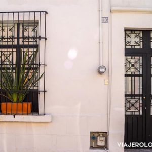 Puertas y ventanas - fachada moderna en querétaro méxico - puerta con ventana y planta minimalista
