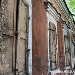 Ventanas de madera para el frío en irkutsk rusia