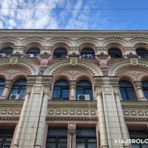 Ventanas de edificios en siberia rusia - arquitectura moderna