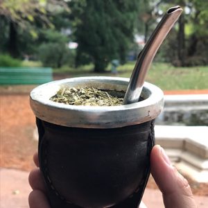 FOTOGRAFíA DE PRODUCTO -TÉ MATE EN BUENOS AIRES ARGENTINA - EFECTO BOKEH EN PARQUE - MATERA - ALIMENTOS Y BEBIDAS DEL MUNDO