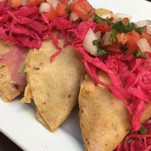 Tacos fritos de pescado - comida mexicana - alimentos