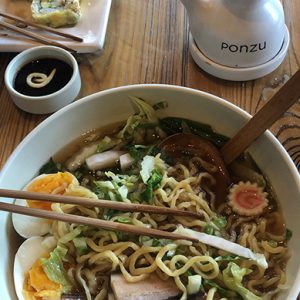 COMIDA ASIÁTICA - CALDO DE RAMEN - ALIMENTOS Y BEBIDAS DEL MUNDO