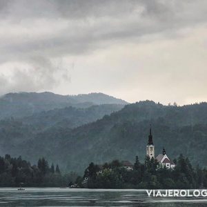 LAGO BLAKE EN ESLOVENIA CON IGLESIA CAT LICA EN MEDIO DEL LAGO EN UNA ISLA